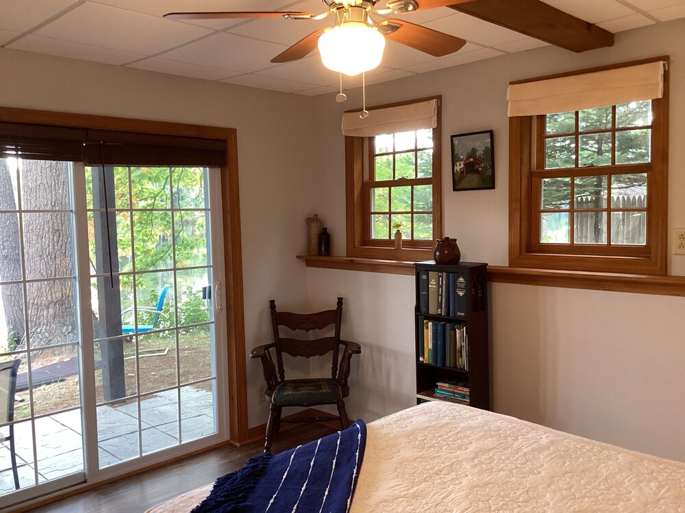 Lakefront ground floor apartment on Snow Pond, close to Colby and