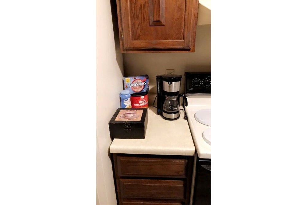 HC Hideaway Rustic Roomy Relaxing! Queen Bed, Full Kitchen