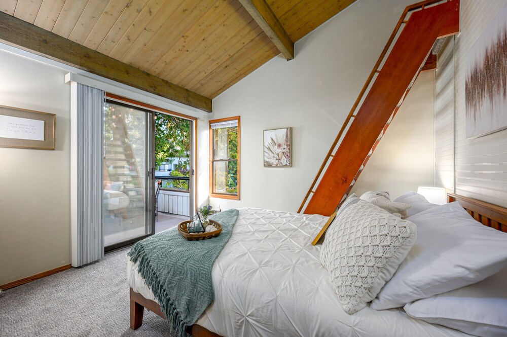 Stunning Sunsets, with Hot Tub, Heated indoor Pool yearround & Steps