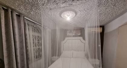 Csompo Empire one bedroom apt