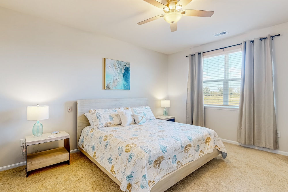 Elegant home in Millville by the Sea with 2 pools, gym, dock & W/D