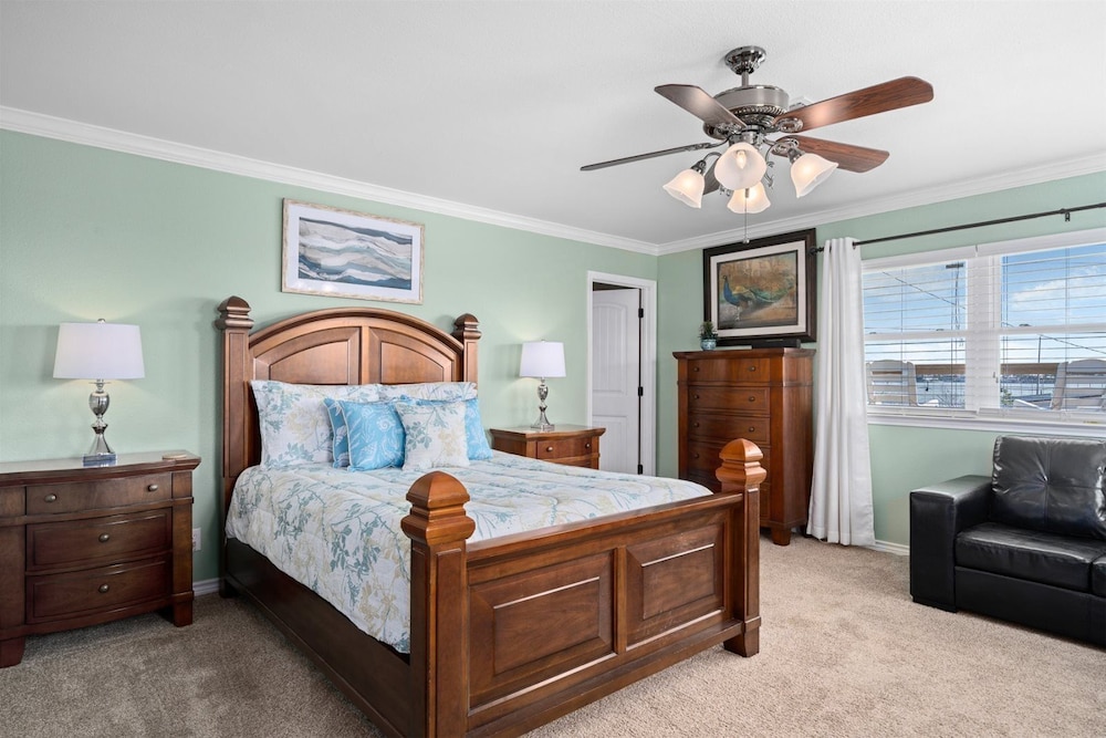 Texas Tiki Pet Friendly, Heated Pool, Tiki Bar! Rockport Vrbo