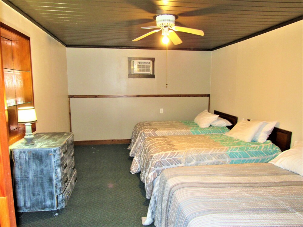 Condo 24 at Lynnhurst Resort Jet Ski Rentals On Site! Calloway