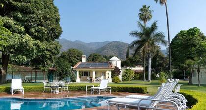 Casita del Lago Beautiful Lakefront Property One Step Away From the Melacon
