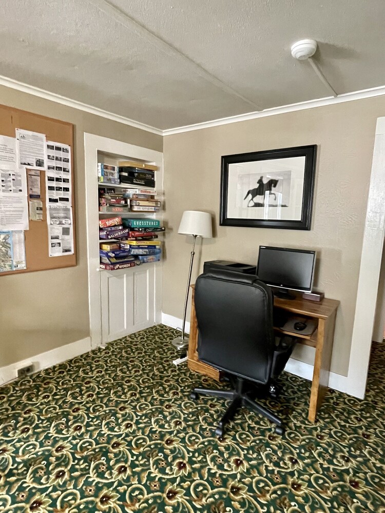 Golf course/mountain views with lake access Wolfeboro Vrbo