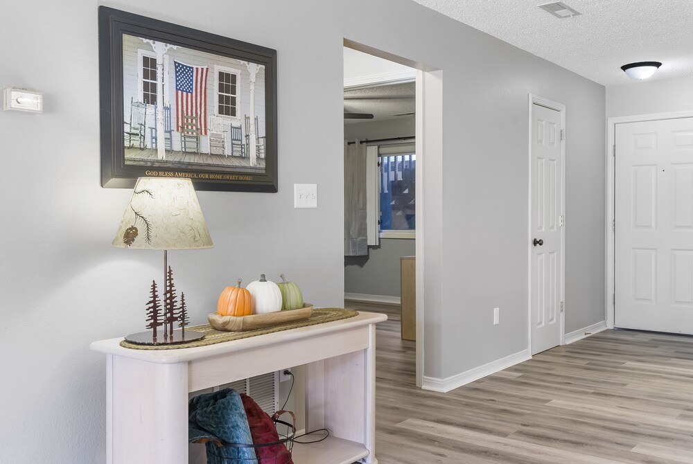 Ozark Escape at the Pointe Epic Nature Nearby! Table Rock Vrbo