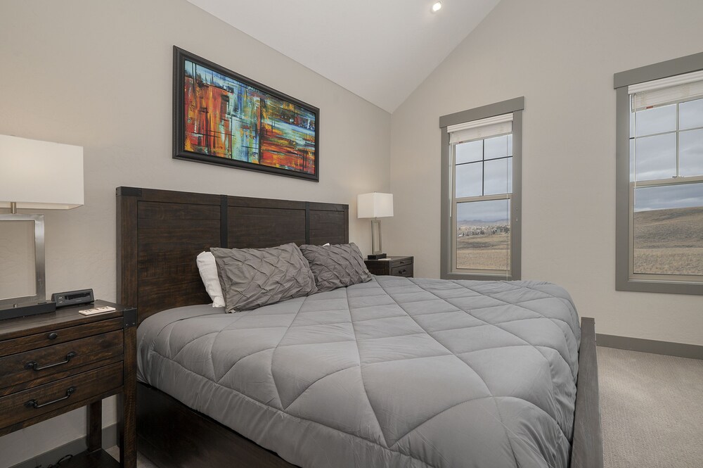 Granby Ranch Gem Stylish Mountain Town Retreat near Ski Slopes