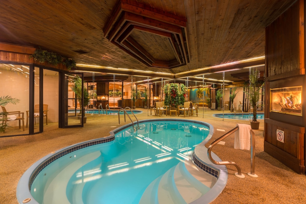 Sybaris Pool Suites Mequon 2018 Pictures Reviews Prices Deals Hotel Entrance Front
