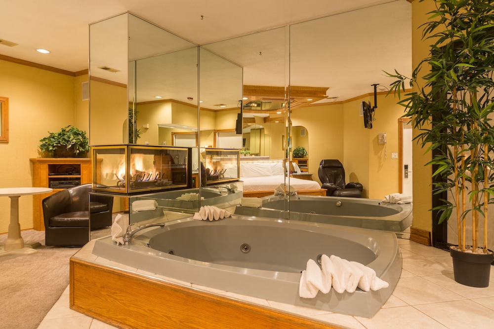 Sybaris Pool Suites Mequon in Milwaukee Best Rates & Deals on Orbitz