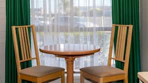 Select Comfort beds, in-room safe, desk, blackout curtains