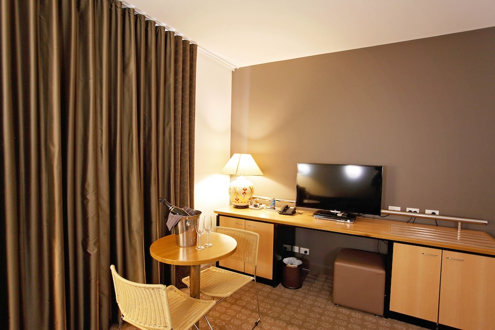 Golden Pebble Hotel Wantirna Aus Best Price Guarantee - 