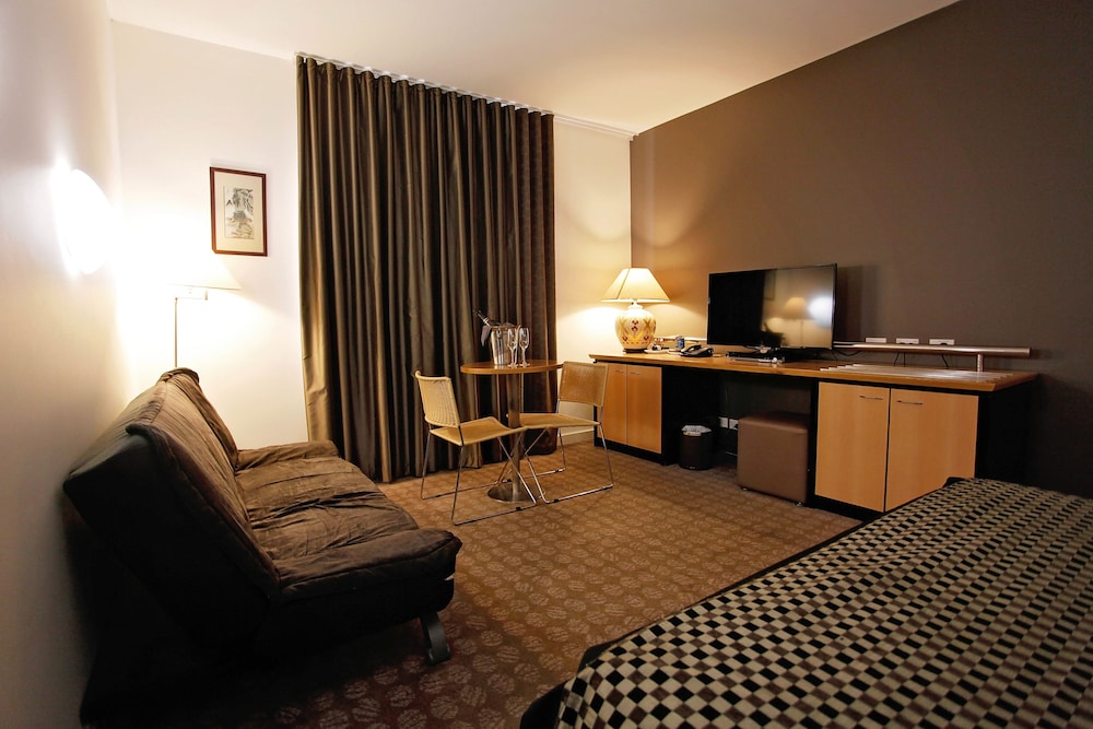 Golden Pebble Hotel Wantirna Aus Best Price Guarantee - 