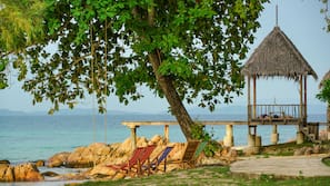 หาดส่วนตัว, เก้าอี้อาบแดด, การดําน้ำสน็อกเกิล, บาร์ริมหาด