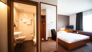 Allergikerbettwaren, Minibar, Zimmersafe, Schreibtisch