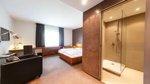 Allergikerbettwaren, Minibar, Zimmersafe, Schreibtisch