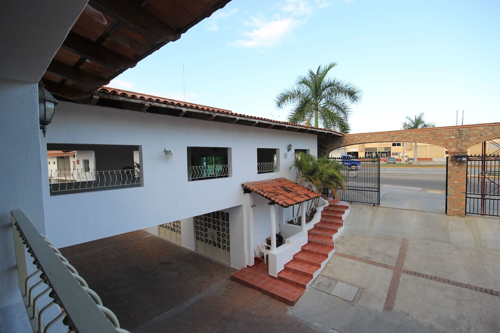 Front of property, Hotel Splash Inn Nuevo Vallarta