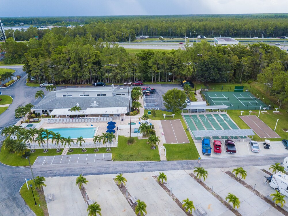 Caribbean Park Senior Living In Naples Fl After55 Com