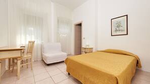 Couette en duvet d'oie, coffre-forts dans les chambres, bureau