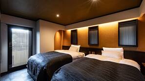 7 bedrooms, premium bedding, down comforters, pillowtop beds