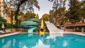 Indoor pool, 2 outdoor pools, pool umbrellas, pool loungers