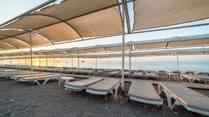 Private beach nearby, free beach shuttle, sun-loungers, beach umbrellas