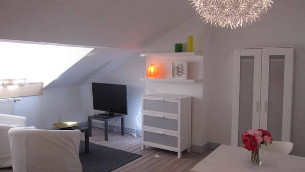 Een strijkplank/strijkijzer, gratis wifi, beddengoed