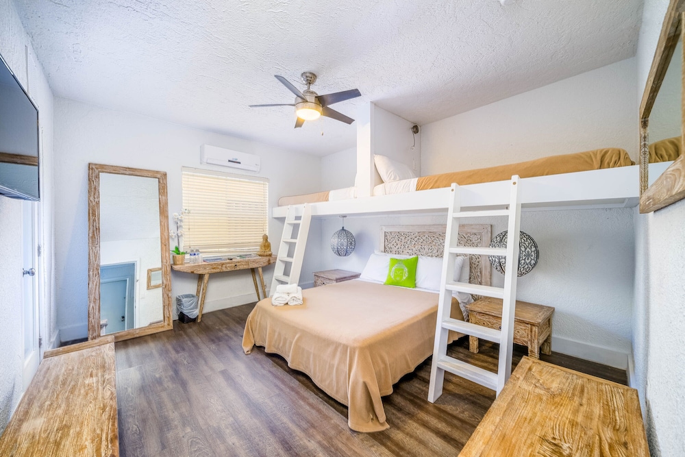 Photo - Treehouse Hotel