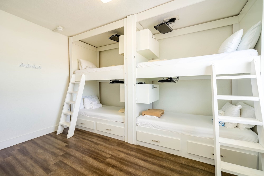 Photo - Treehouse Hotel