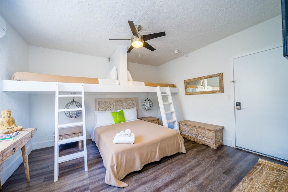 Photo - Treehouse Hotel