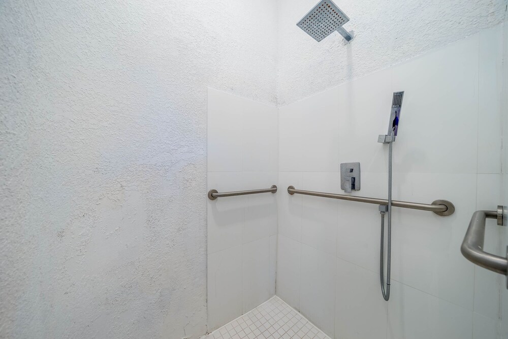 Photo - Treehouse Hotel