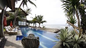 2 outdoor pools, pool loungers