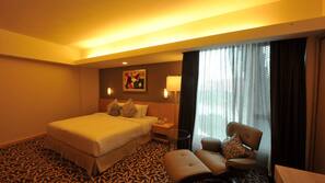 Minibar, in-room safe, desk, iron/ironing board