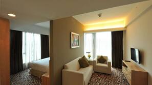 Minibar, in-room safe, desk, iron/ironing board