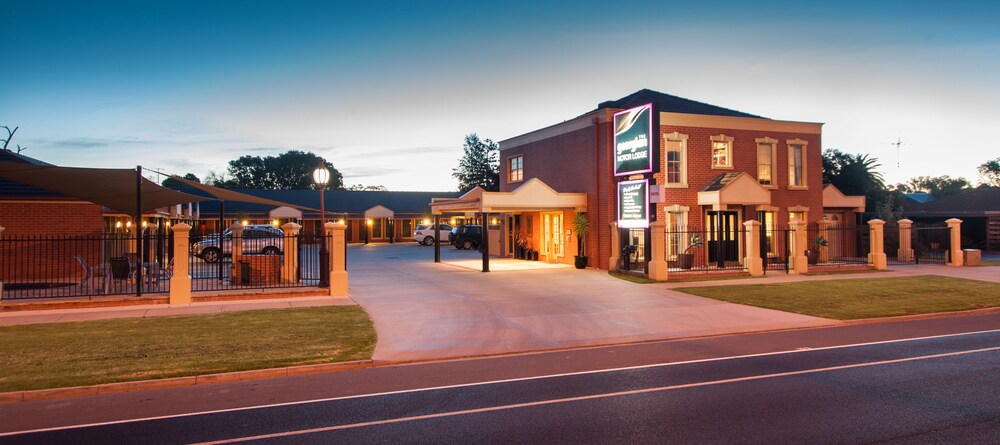 The Georgian Motor Lodge