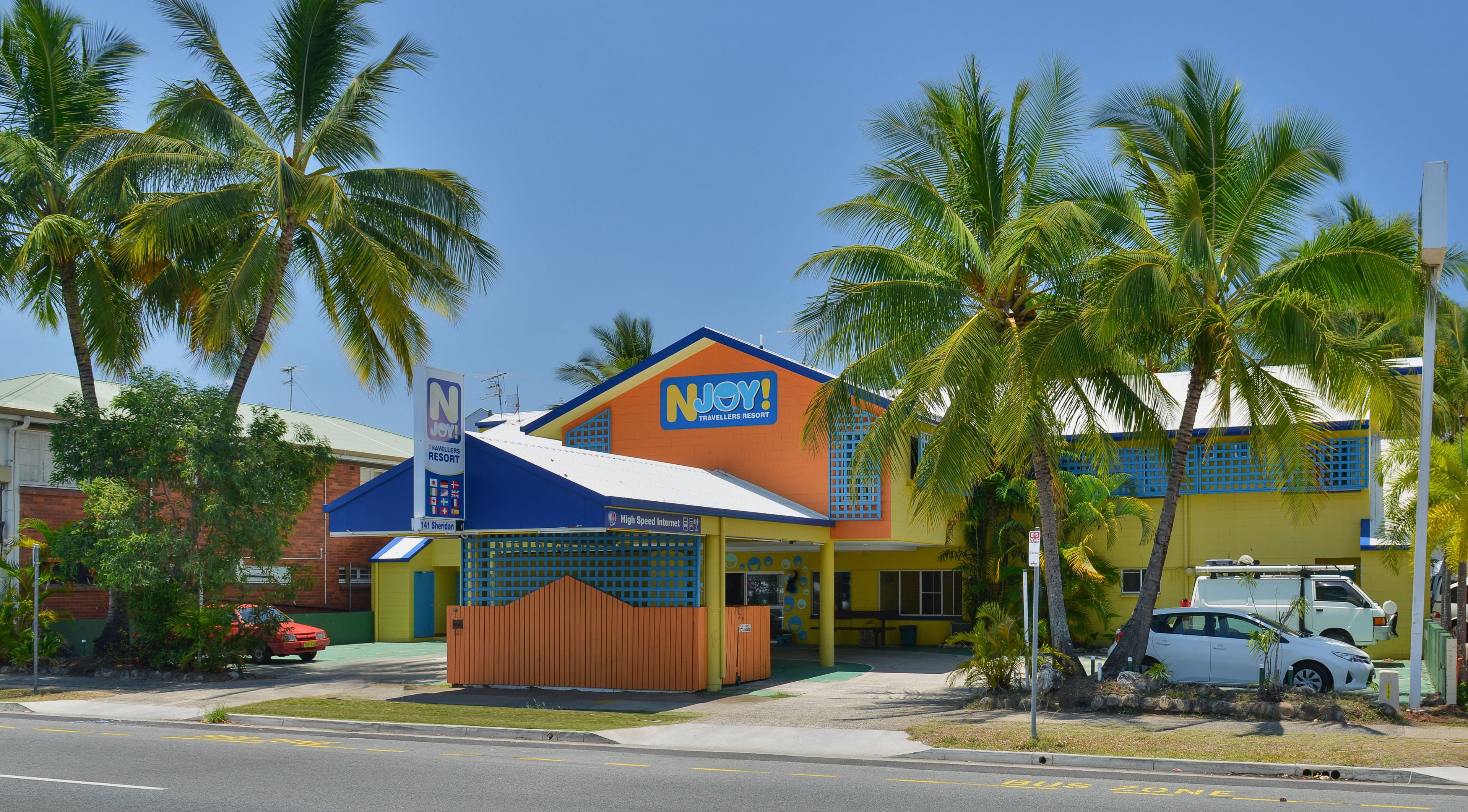 Njoy! Travellers Resort - Hostel