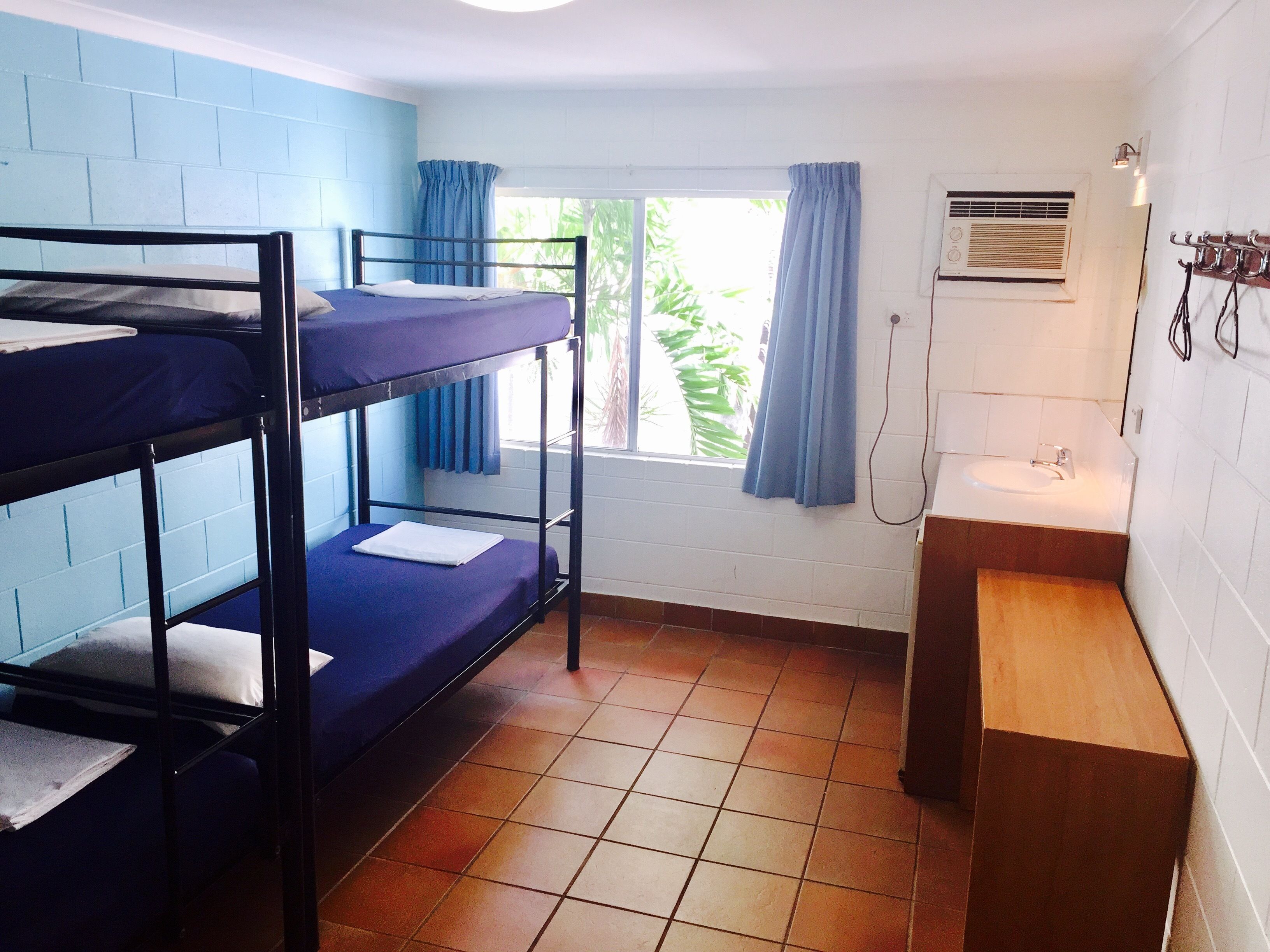 Njoy! Travellers Resort - Hostel