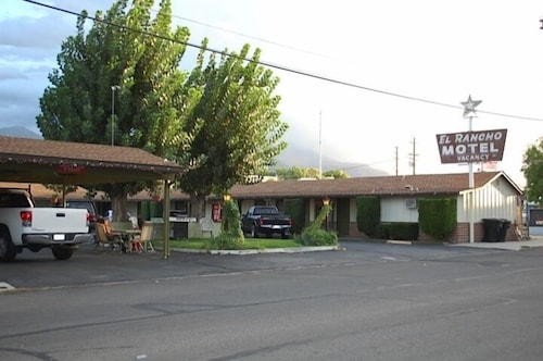 Great Place to stay El Rancho Motel near Bishop 