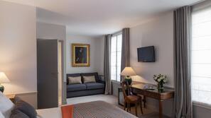 Minibar, in-room safe, free WiFi