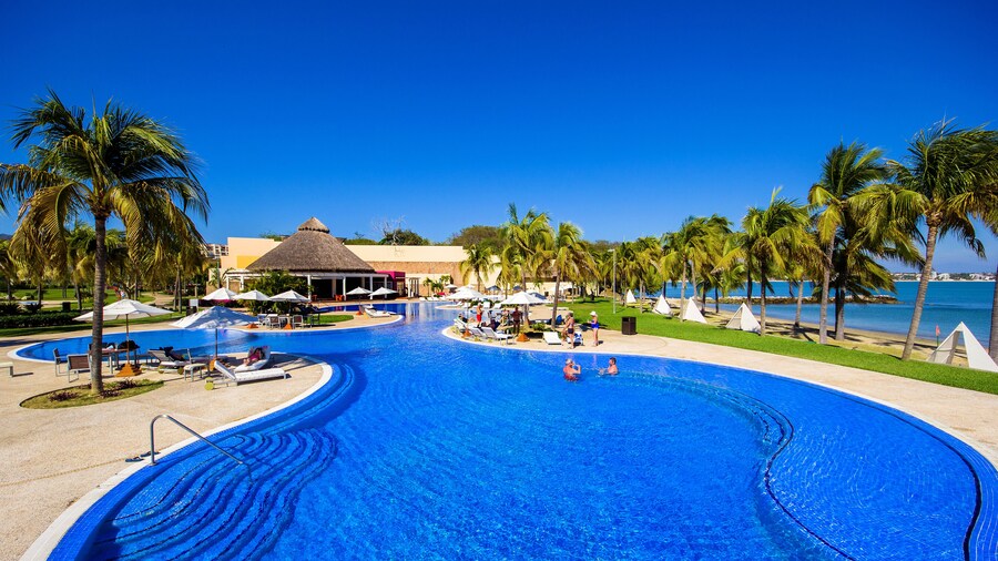 B Nayar Family Luxury Suites & Villas Residences - Ocean View & All Inclusive Available