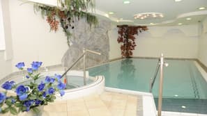Innenpool, Pool mit Wasserfall