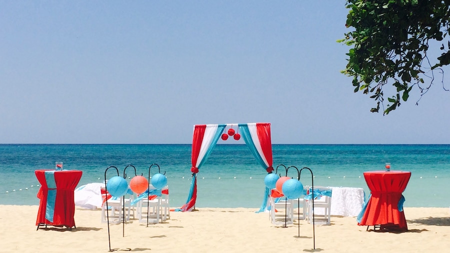 Coral Seas Beach Resort