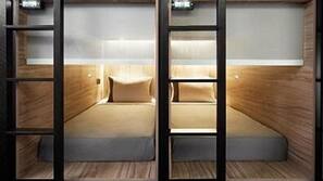 Free WiFi, linens