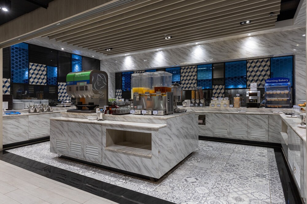 Holiday Inn Express Bangkok Sukhumvit 11 An Ihg Hotel In Bangkok Best Rates Deals On Orbitz Holiday Inn Express Bangkok Sukhumvit 11 An Ihg Hotel In Bangkok Best Rates Deals On Orbitz