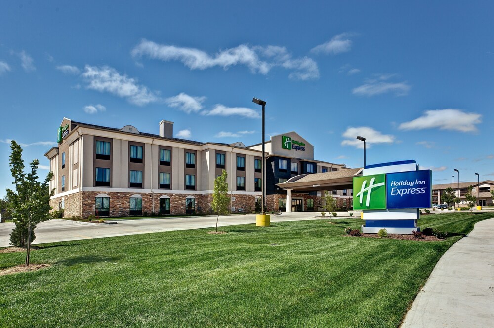 Holiday Inn Express Hutchinson, an IHG Hotel