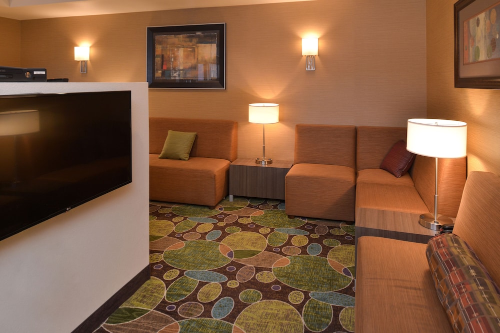 Holiday Inn Express & Suites Pocatello, an IHG Hotel