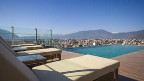 Infinity pool
