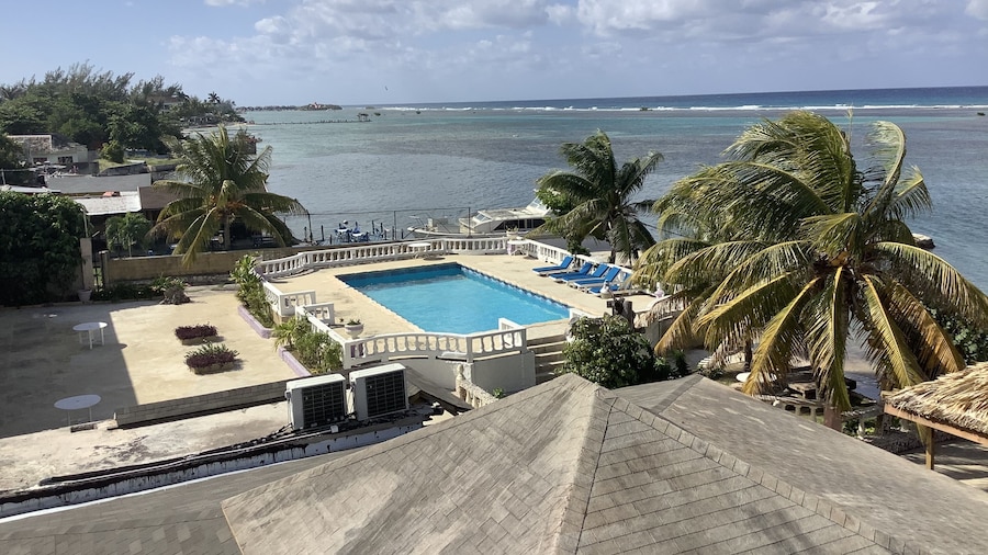 Cariblue Beach Hotel and Scuba Diving Resort