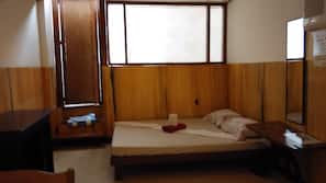 Premium bedding, in-room safe