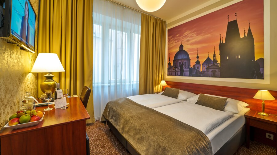 Metropolitan Old Town Hotel