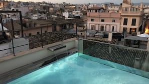 Sæsonbestemt udendørs pool